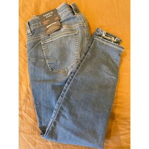 Torrid Bombshell High Rise Skinny jeans in a size 14S.